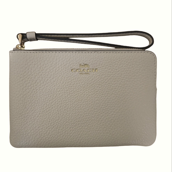 ✨ COACH PEBBLE LEATHER CORNER ZIP WRISTLET IM/CHALK NWT - Picture 2 of 5